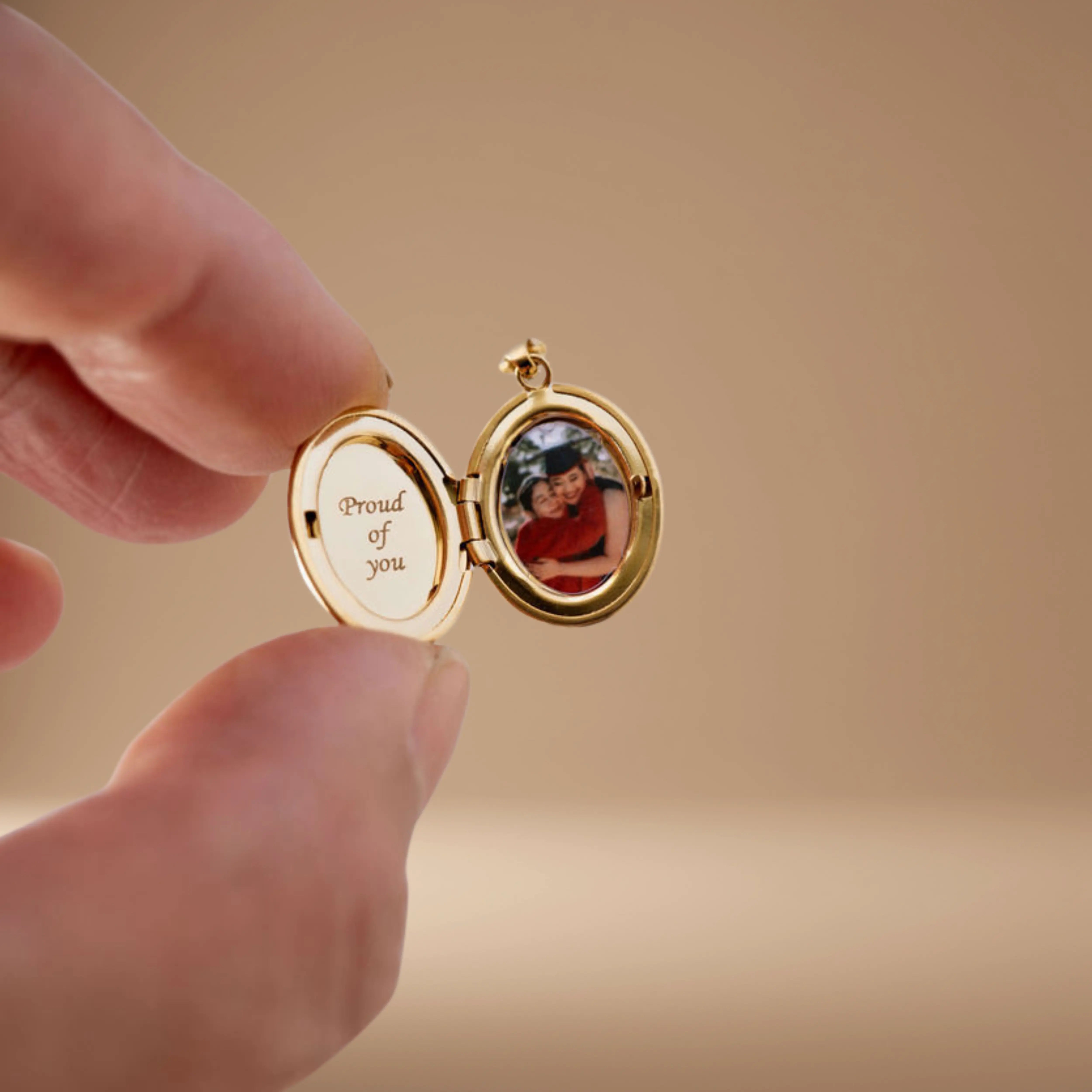 colar relicário redondo dourado com foto personalizada