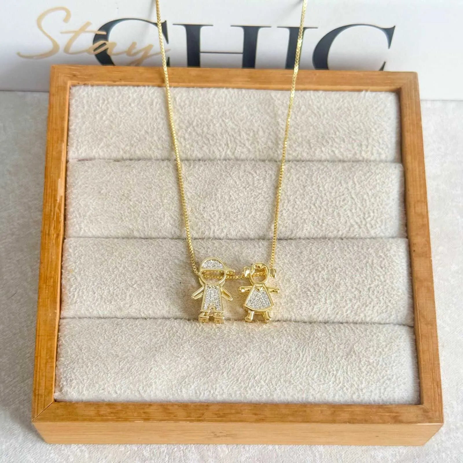 Caixa com colar casal de filhos personalizado - presente especial para mães