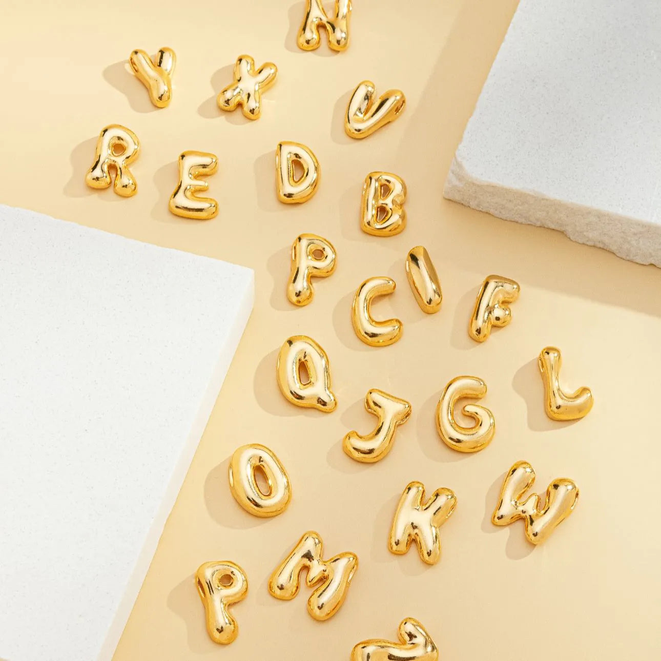 Colar com Letra Bubble