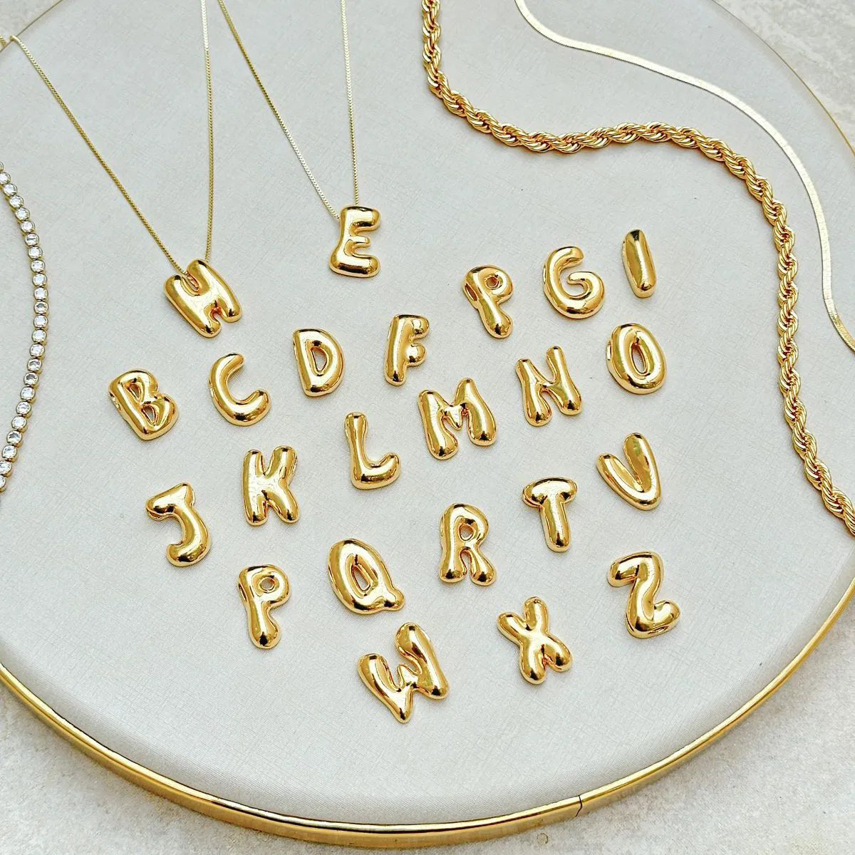 Colar com Letra Bubble